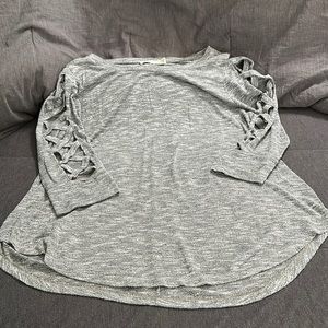 Women’s Terra&Sky grey 3/4 shirt with cold shoulder.